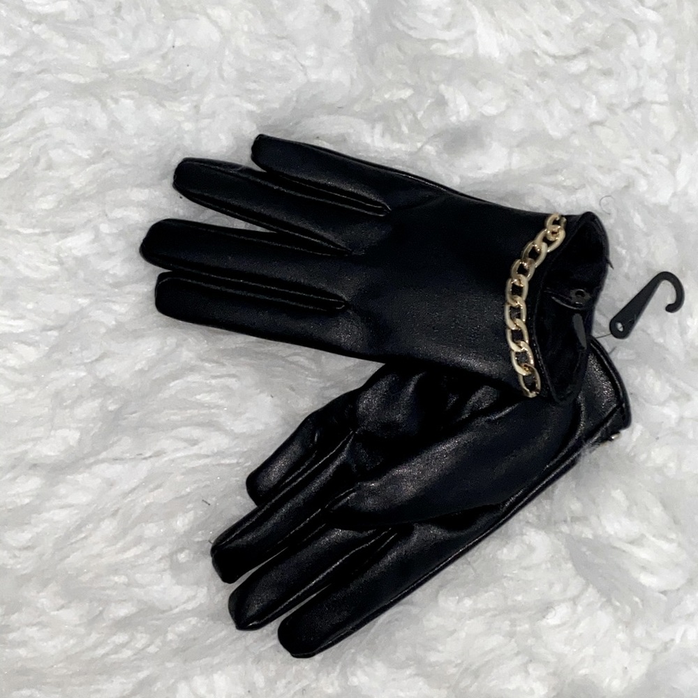 Leather gloves